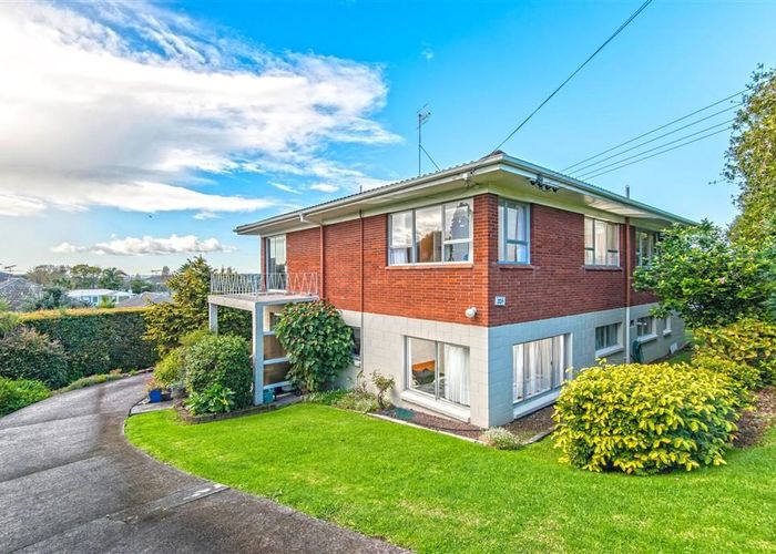  at 33a Forrest Hill Road, Milford, North Shore City, Auckland