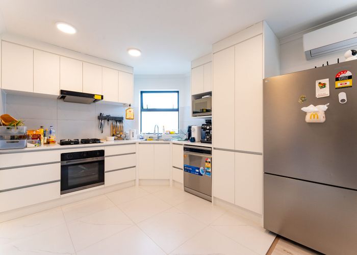  at 9 Travis View Drive, Fairview Heights, Auckland