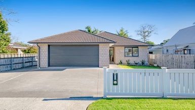  at 27 The Circle, Manly, Whangaparaoa