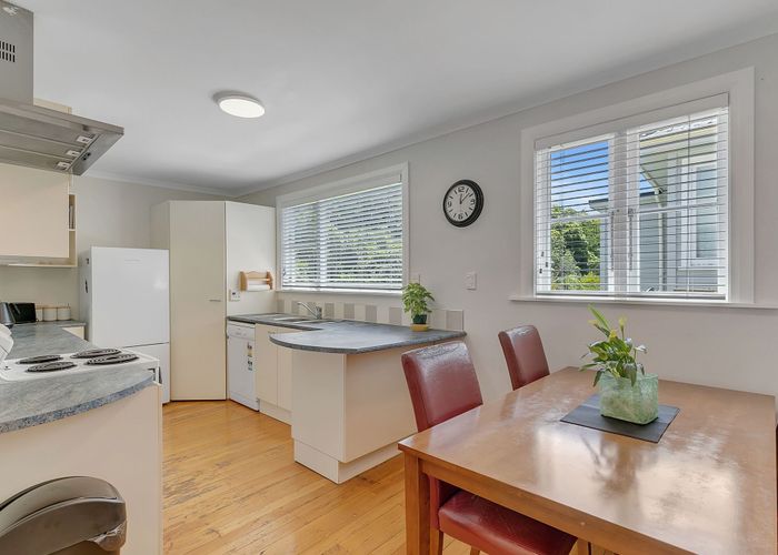  at 34 Lincoln Avenue, Tawa, Wellington