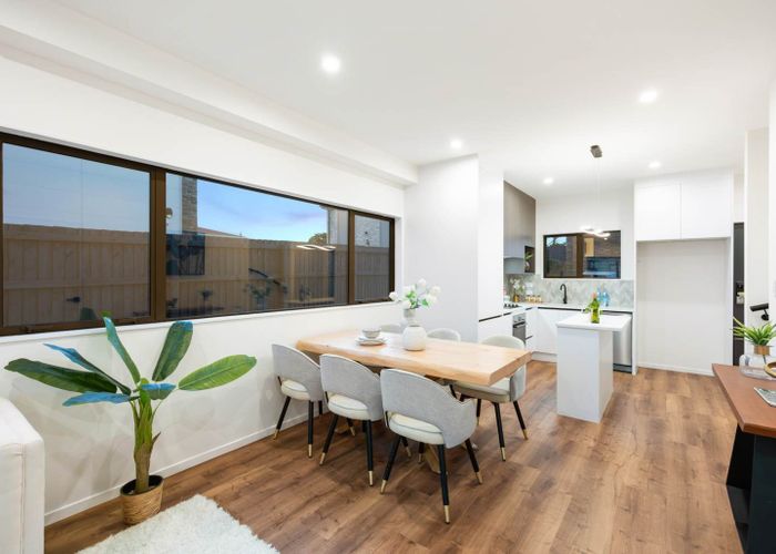  at 2/81 Vodanovich Road, Te Atatu South, Waitakere City, Auckland
