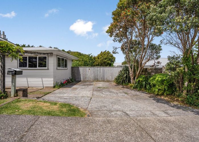  at 218 Dowse Drive, Maungaraki, Lower Hutt, Wellington