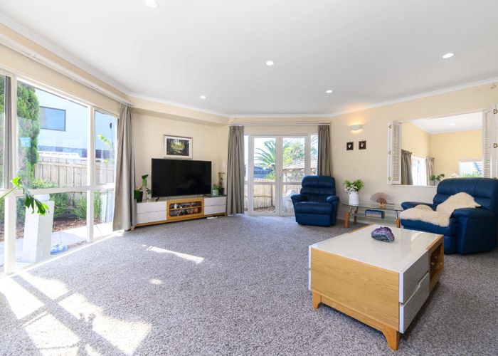  at 3 Carrowmore, Pinehill, Auckland