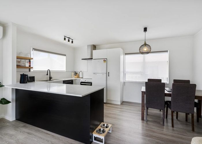  at 2/2 Hatherley Place, Clendon Park, Manukau City, Auckland