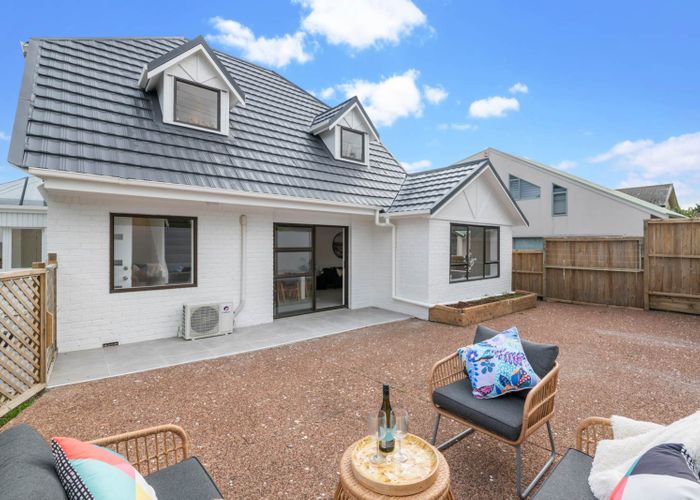 at 226 East Coast Road, Forrest Hill, Auckland