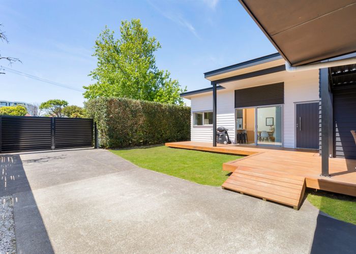  at 2B Peachgrove Road, Te Atatu Peninsula, Waitakere City, Auckland