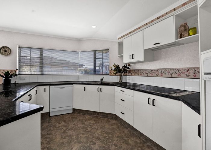  at 10A Waiwera Place, Merrilands, New Plymouth