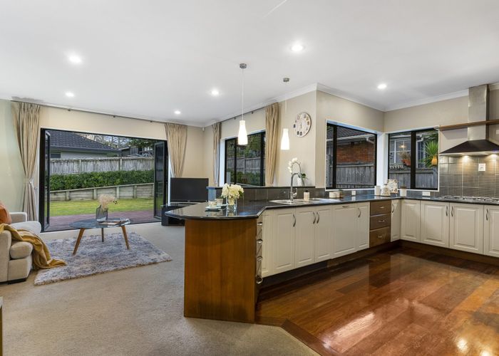  at 31 Lagoon Way, West Harbour, Auckland