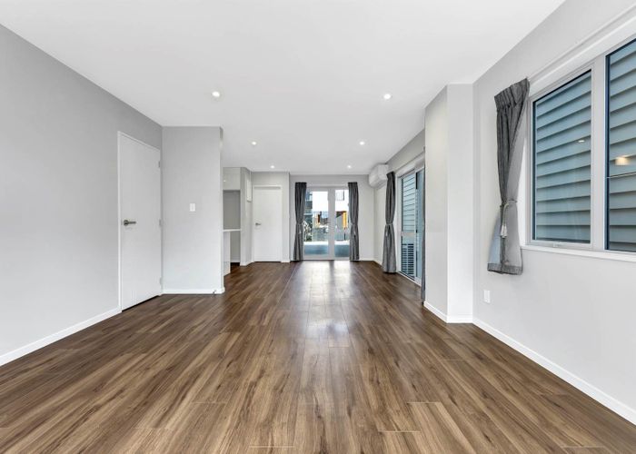  at 5 Tahingamanu Road, Hobsonville, Waitakere City, Auckland