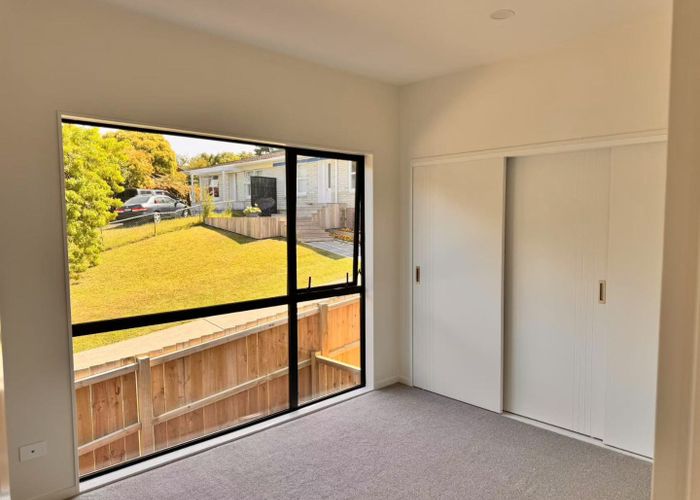  at 24 Gladys Ave, Glenfield, North Shore City, Auckland