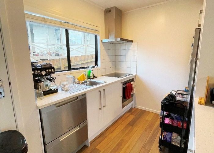  at 1b Landsdale Place, Massey, Waitakere City, Auckland