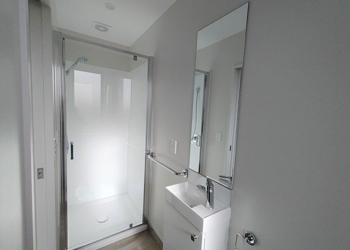  at 4/9 Beaufield Lane , Te Atatu Peninsula, Waitakere City, Auckland