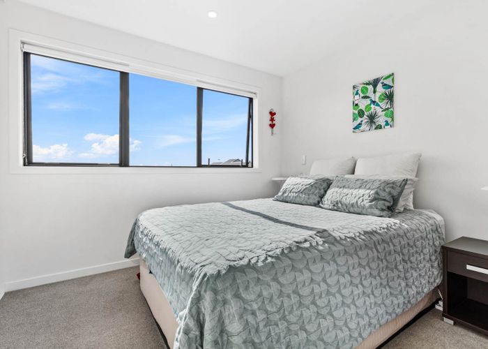  at 8/35 Garadice Road, Rothesay Bay, North Shore City, Auckland