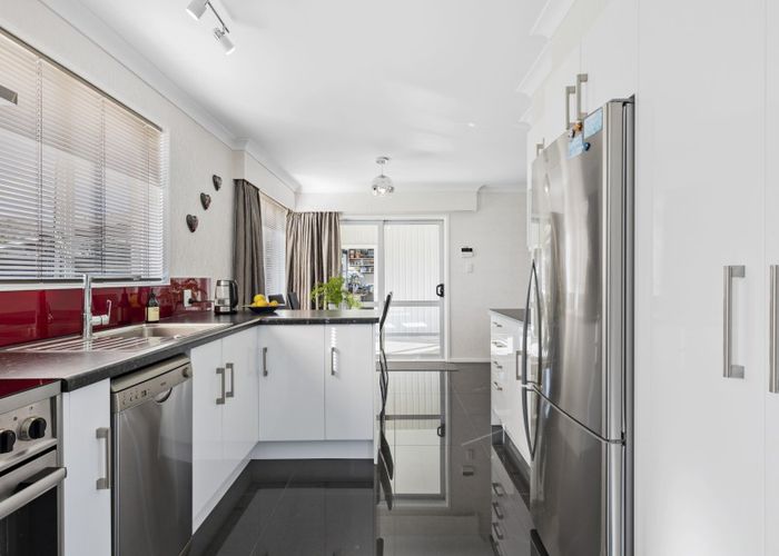  at 6 Humphries Place, Awapuni, Palmerston North