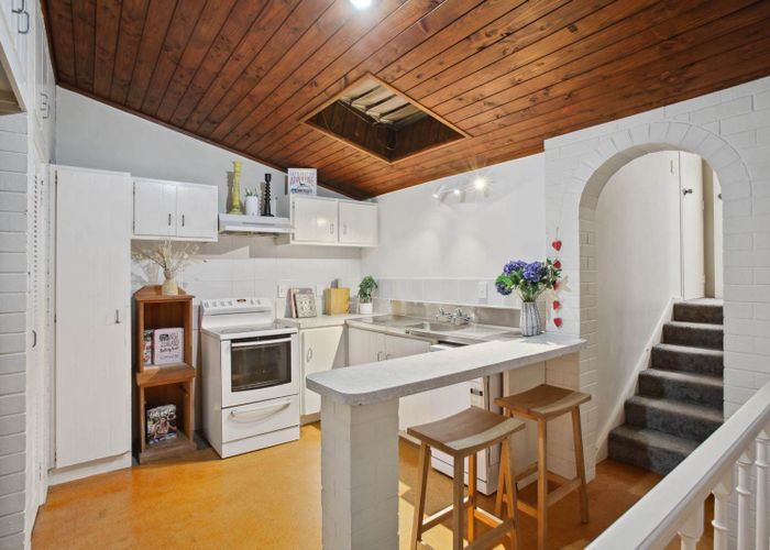  at 2/21 Howard Road, Northcote, North Shore City, Auckland