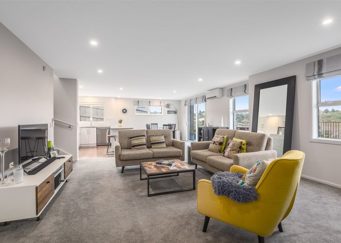  at 2 Tongariro Drive, Aotea, Porirua