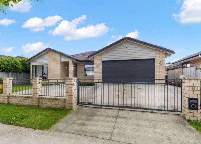  at 8 Murray Becroft Avenue, Henderson Valley, Auckland