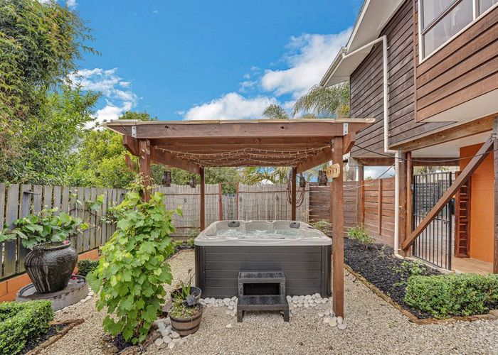  at 2/11 Heron Place, Pakuranga Heights, Auckland