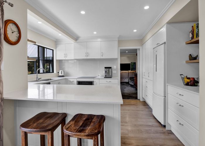  at 48 Kairau Road West, Sentry Hill, New Plymouth