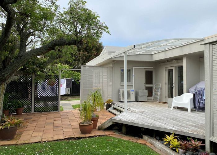  at 6 Malloy Place, Eastern Beach, Manukau City, Auckland