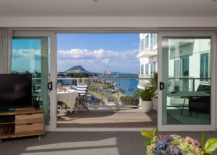  at 1102/72 Devonport Road (Devonport Towers), City Centre, Tauranga, Bay Of Plenty