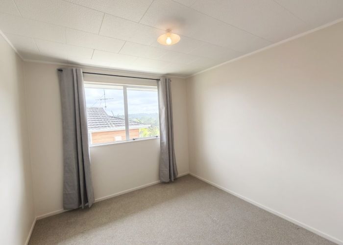  at 1/127 Spinella Drive, Glenfield, North Shore City, Auckland