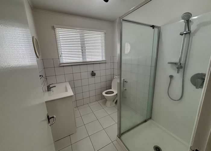  at 1/104 Exmouth Road, Northcote, North Shore City, Auckland