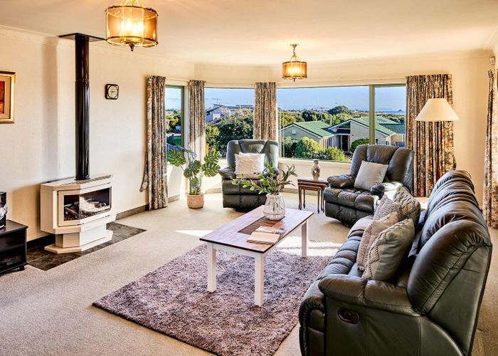  at 11 Major Durie Place, Waikanae Beach, Waikanae