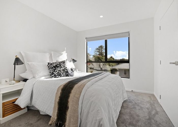  at 4 Red Arches Road, Henderson, Waitakere City, Auckland