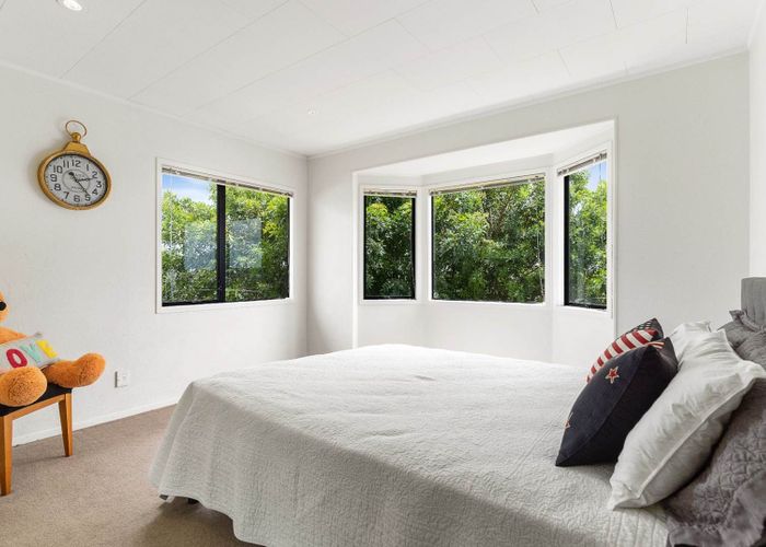  at 19A Exeter Place, Unsworth Heights, North Shore City, Auckland