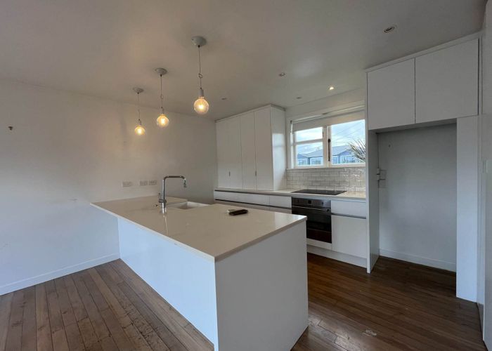  at 4 Fernwood Place, Wai o Taiki Bay, Auckland