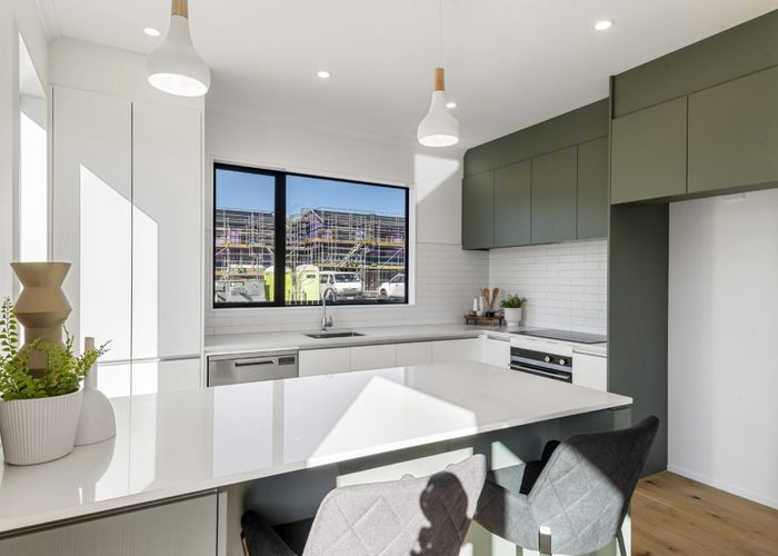  at 39 Te Aniwaniwa Terrace, Albany, Auckland