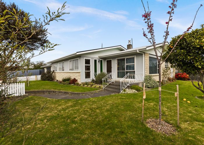  at 2 Banff Place, Tamatea, Napier