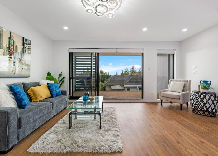  at 2/127 Stoddard Road, Mount Roskill, Auckland City, Auckland