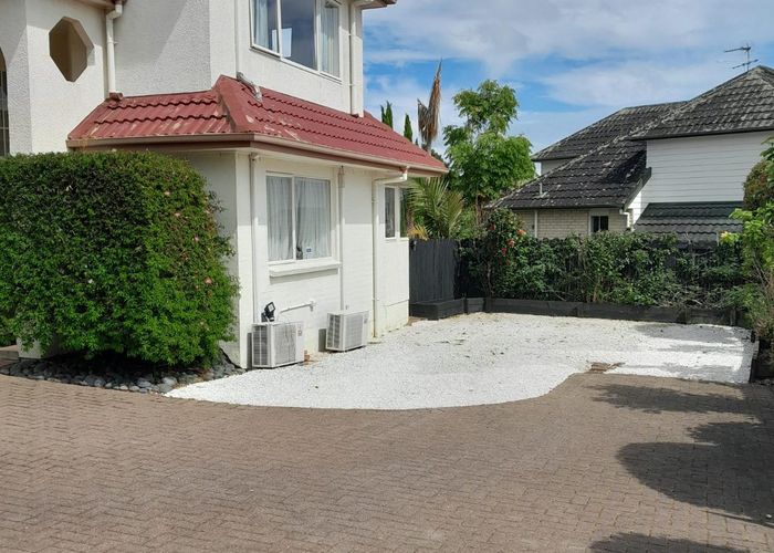 For sale 2/62 Orangewood Drive, Northpark, Manukau City, Auckland