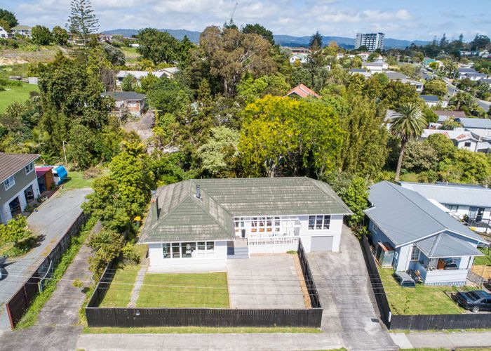  at 51 Clayburn Road, Glen Eden, Auckland
