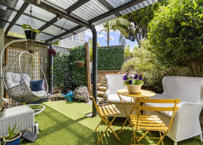  at 7/18 Parr Terrace, Castor Bay, North Shore City, Auckland