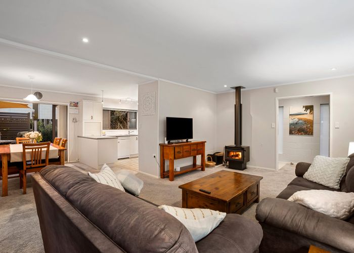  at 3 Hollyhock Place, Browns Bay, North Shore City, Auckland