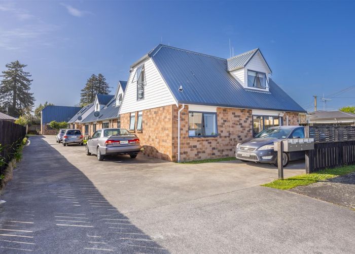  at 8 Inverness Avenue, Hamilton East, Hamilton