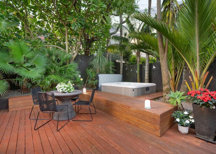  at 42 Merani Street, Narrow Neck, Auckland