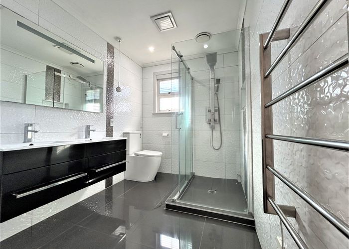  at 2/24 Holbrook Street, Blockhouse Bay, Auckland City, Auckland
