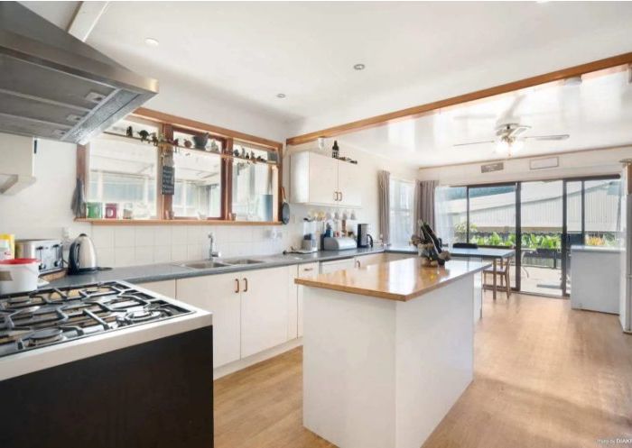  at 6 Dreadon Road, Manurewa, Manukau City, Auckland