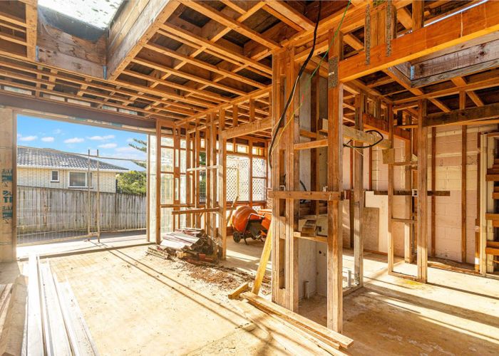  at 2/92 Titirangi Road, New Lynn, Auckland