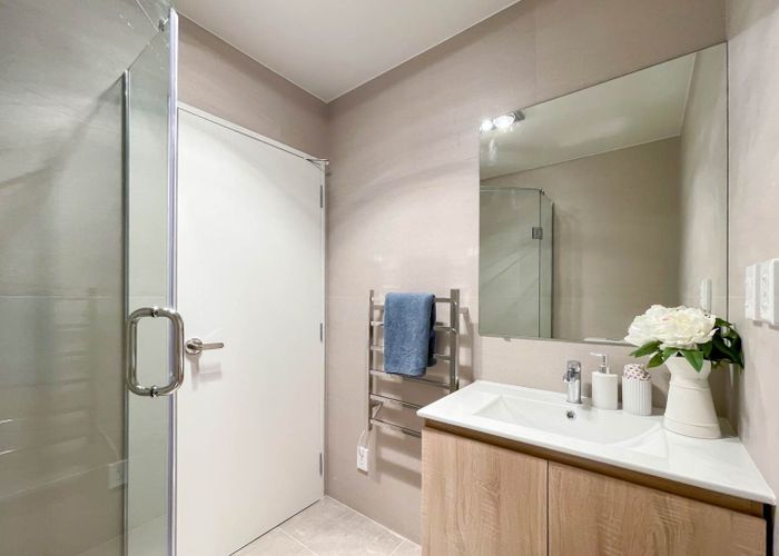  at 4/36 Edmonton Road, Henderson, Waitakere City, Auckland