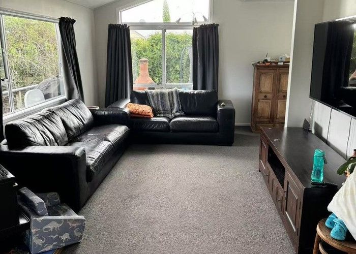  at 11 Sunward Rise, Glenfield, Auckland