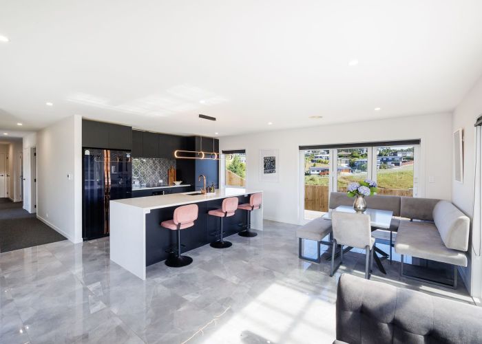  at 37 Vaucluse Heights, Fitzherbert, Palmerston North, Manawatu / Whanganui