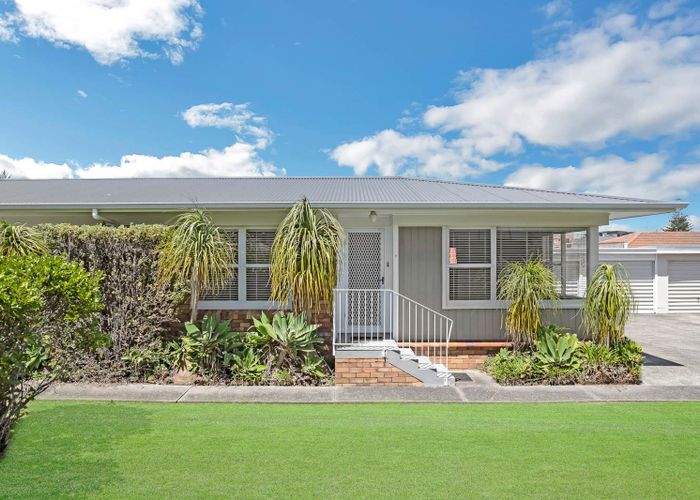  at 2/22 Evelyn Place, Hillcrest, Auckland