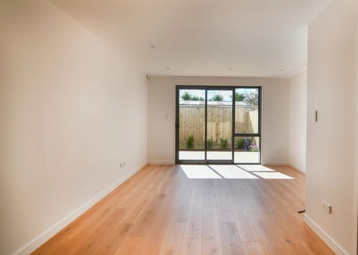  at 4/24 Tomo Street, New Lynn, Auckland