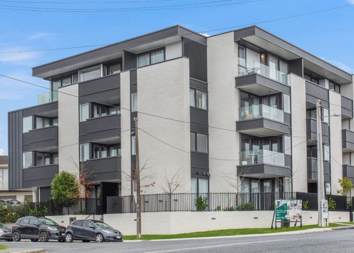  at 102/1 Willoughby Avenue, Howick, Auckland