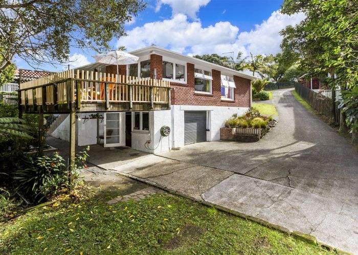  at 10 Almadale Place, Hillcrest, Auckland